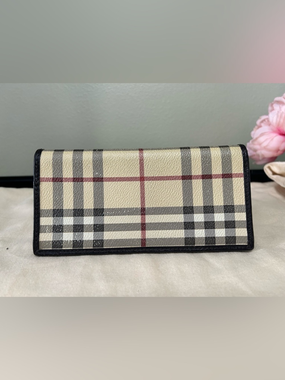 Burberry Iconic Nova Check Bifold Wallet  with Embossed Logo - Picture 2 of 10